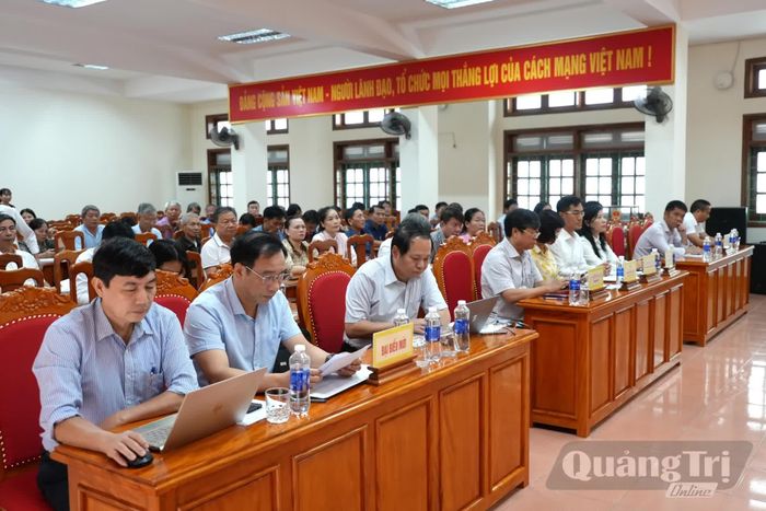 Các đại biểu tham dự hội nghị tiếp xúc cử tri xã Quảng Ninh - Ảnh: T.Đ