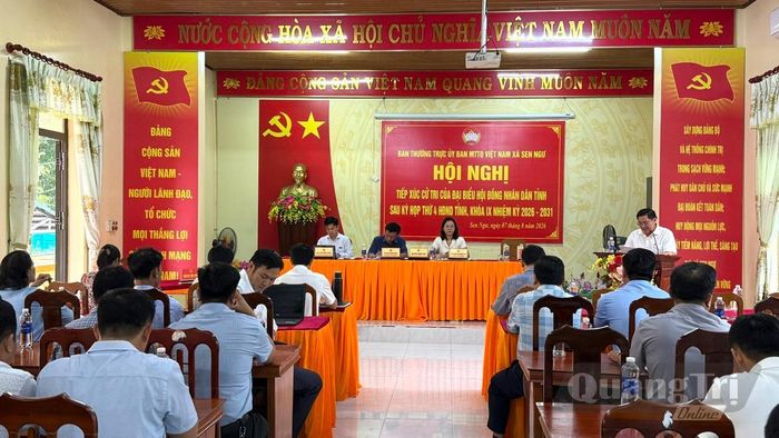 Quang cảnh hội nghị tiếp xúc cử tri tại xã Sen Ngư - Ảnh: N.L
