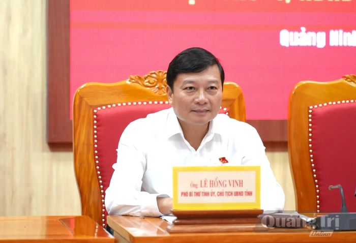 Đồng chí Lê Hồng Vinh, Chủ tịch UBND tỉnh tiếp xúc cử tri xã Quảng Ninh - Ảnh: T.Đ