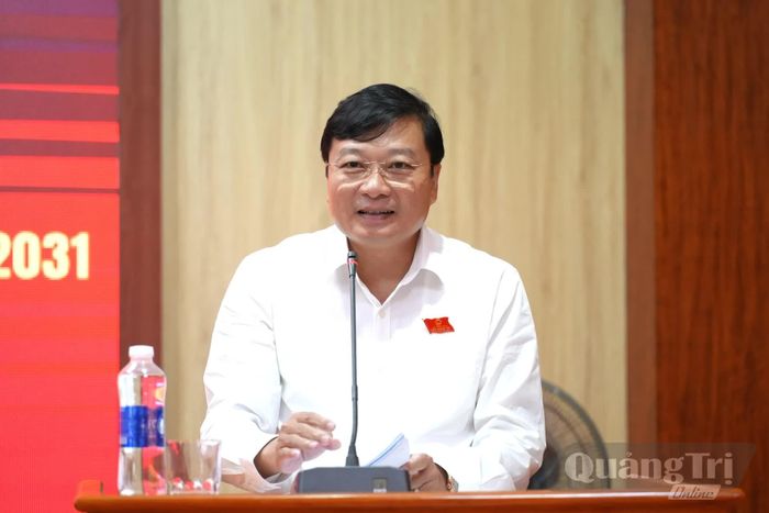 Đồng chí Lê Hồng Vinh, Chủ tịch UBND tỉnh trả lời, làm rõ các ý kiến, kiến nghị của cử tri xã Quảng Ninh - Ảnh: T.Đ