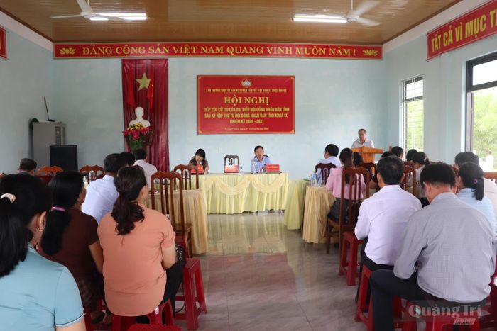 Đồng chí Nguyễn Trần Huy, Phó Chủ tịch HĐND tỉnh phát biểu tại buổi tiếp xúc cử tri xã Triệu Phong - Ảnh: T.P