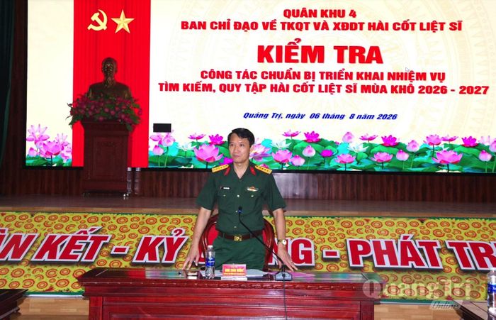 Đồng chí đại tá Đinh Xuân Hướng, Phó Chủ nhiệm Chính trị Quân khu, Phó trưởng Ban Chỉ đạo 515 Quân khu 4 chủ trì và quán triệt nội dung kiểm tra - Ảnh: H.C