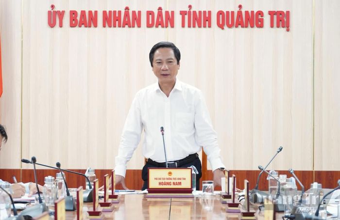 Đồng chí Hoàng Nam, Phó Chủ tịch Thường trực UBND tỉnh đánh giá cao chiến lược của nhà đầu tư trong xây dựng hệ thống khám, chữa bệnh, đào tạo nhân lực trong lĩnh vực y tế trên địa bàn - Ảnh: Q.V