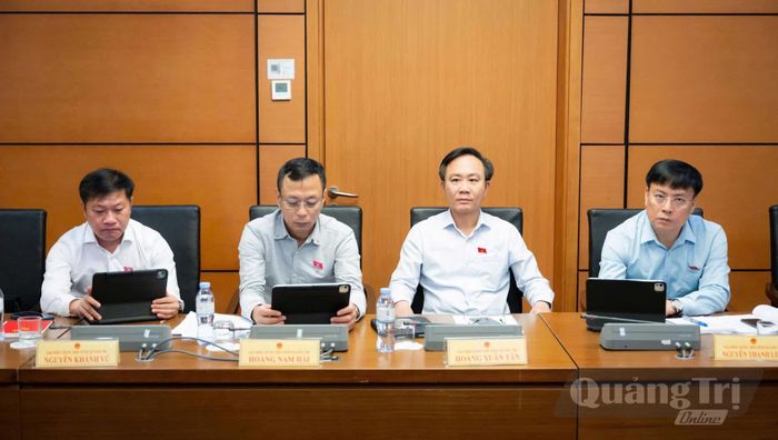 Đoàn ĐBQH tỉnh tại phiên thảo luận - Ảnh: N.M