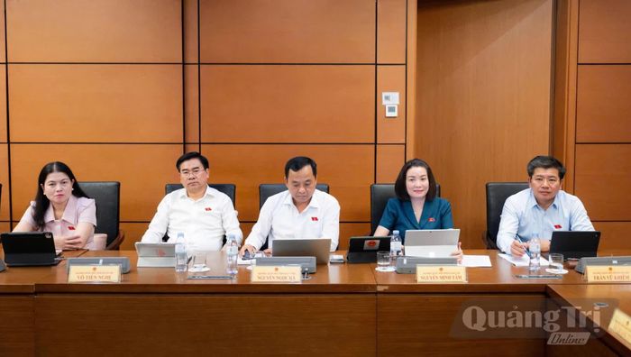 Đoàn ĐBQH tỉnh tại phiên thảo luận - Ảnh: N.M