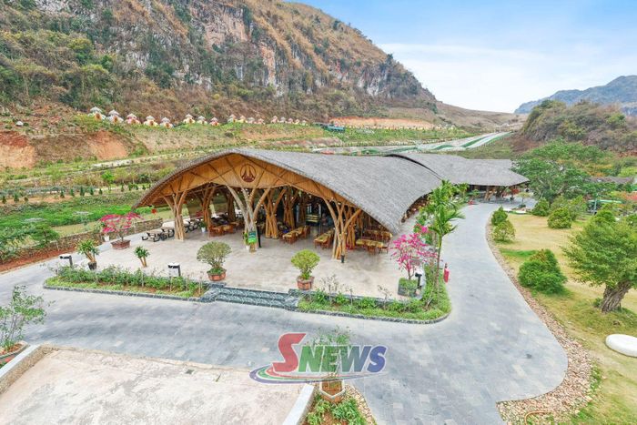 Nhà hàng TaBamboo tại Khu du lịch Mộc Châu Island.