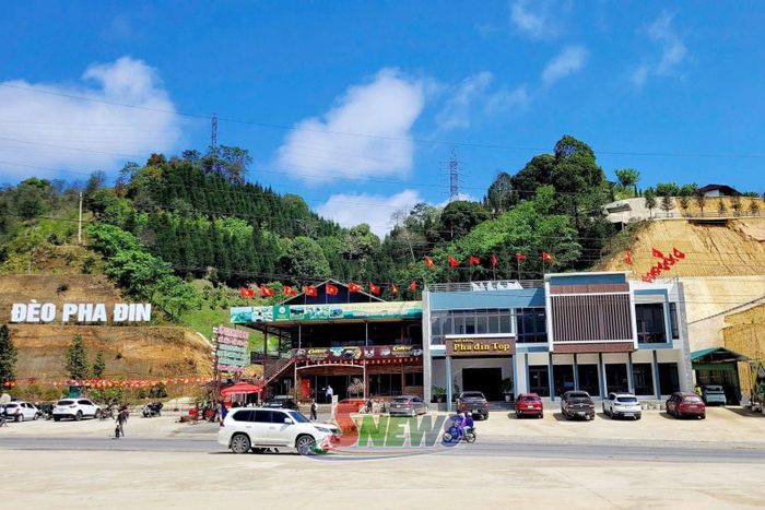 Khu du lịch Pha Đin Top của HTX Du lịch Pha Đin tại xã Bình Thuận.