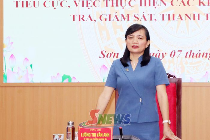 Đồng chí Lường Thị Vân Anh chủ trì hội nghị.