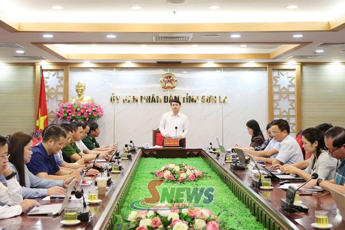 Các đại biểu tham dự cuộc làm việc.