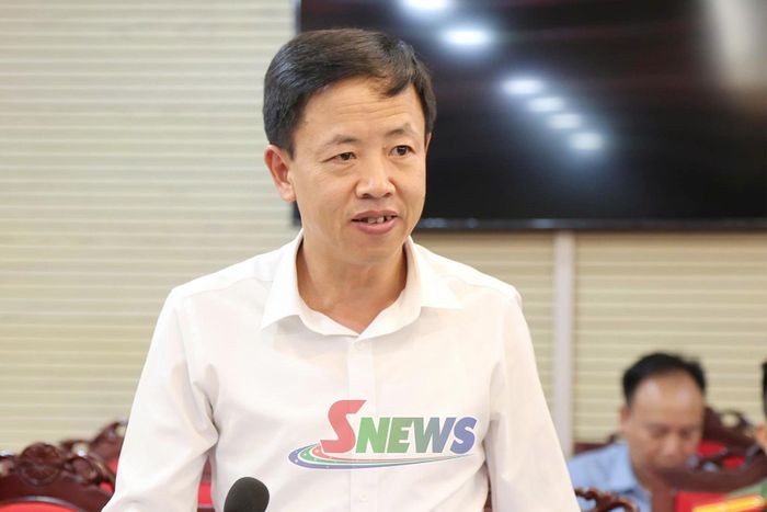 Lãnh đạo Báo và PTTH Sơn La phát biểu ý kiến tại cuộc làm việc.