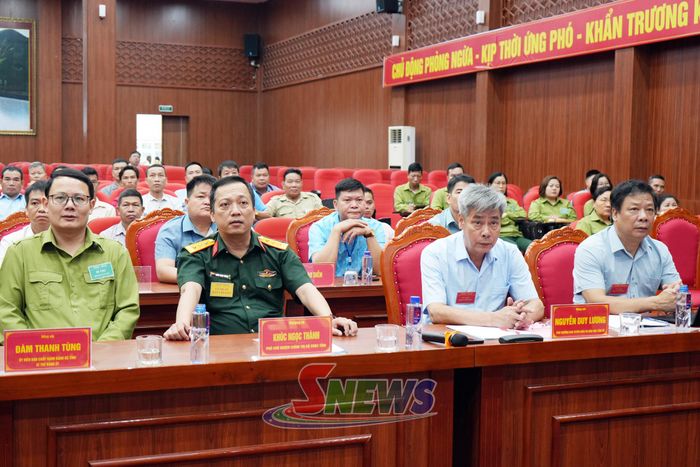 Các đại biểu và lực lượng tham dự diễn tập.