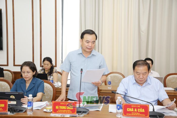 Đồng chí Phó Chủ tịch Thường trực UBND tỉnh phát biểu tại hội nghị.