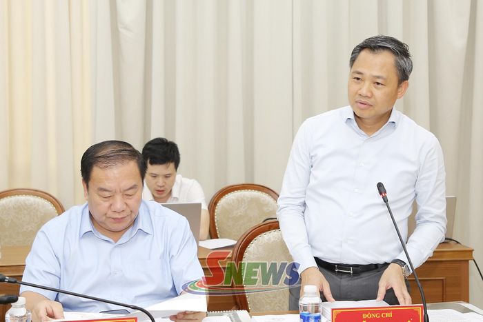 Đồng chí Nguyễn Đình Việt, Phó Bí thư Tỉnh ủy, Chủ tịch UBND tỉnh, phát biểu ý kiến tại hội nghị.