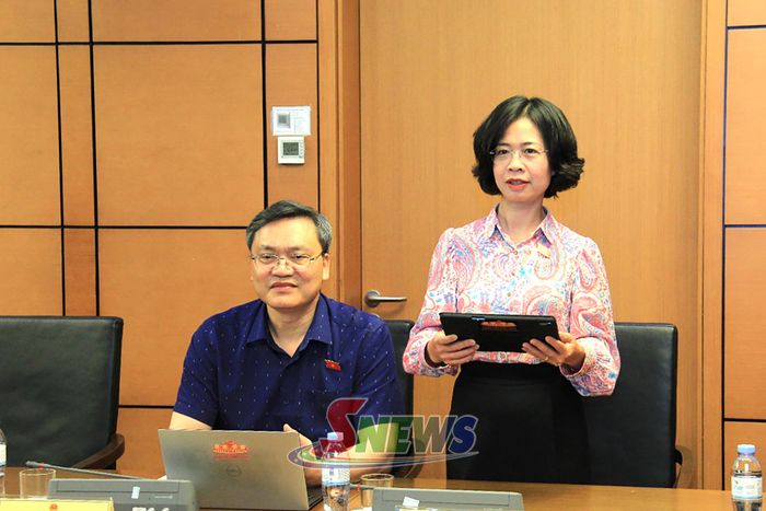 Đại biểu Hoàng Ngân Hoàn phát biểu.
