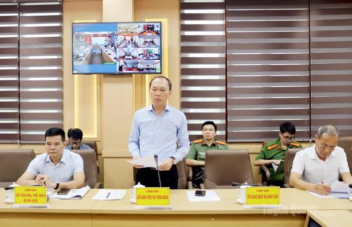 Lãnh đạo Sở Dân tộc và Tôn giáo phát biểu thảo luận tại hội nghị.