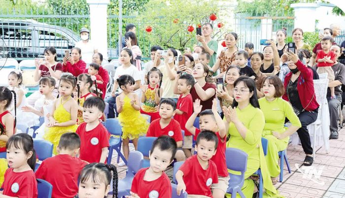 Một tiết học ngoại khóa của học sinh Trường Mầm non Quyết Thắng.