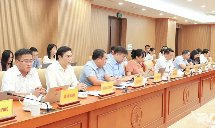 Các đại biểu dự họp.