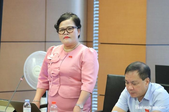 Đại biểu Nguyễn Thị Sửu, Phó Trưởng đoàn ĐBQH chuyên trách TP. Huế đồng tình với nhiều nội dung của dự thảo Luật Phát triển đô thị. Ảnh: Đoàn ĐBQH thành phố cung cấp 