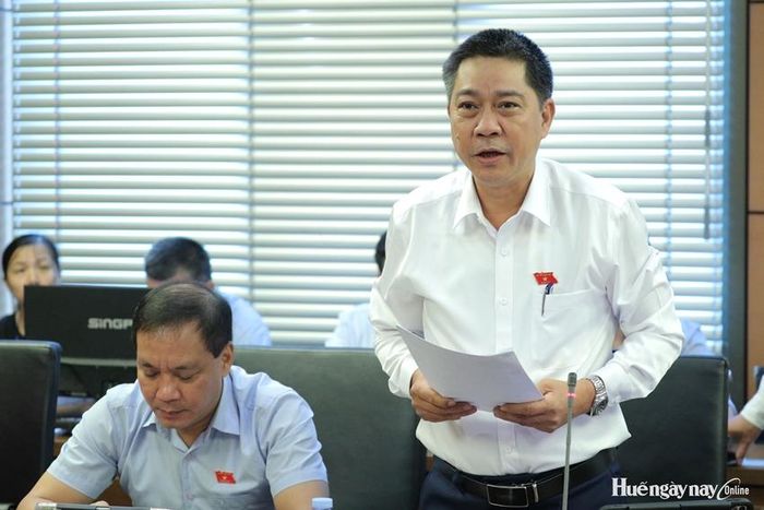  Đại biểu Nguyễn Tiến Nam, Phó Chủ tịch Ủy ban MTTQ Việt Nam thành phố Huế tham gia thảo luận. Ảnh: Đoàn ĐBQH thành phố cung cấp 