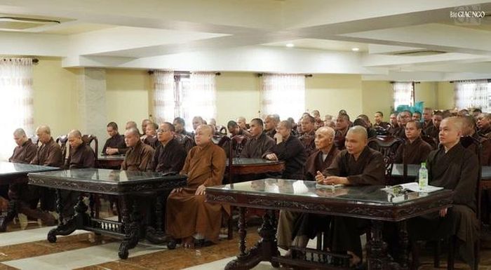 Chư tôn đức lắng nghe chia sẻ về Luật Tín ngưỡng, tôn giáo