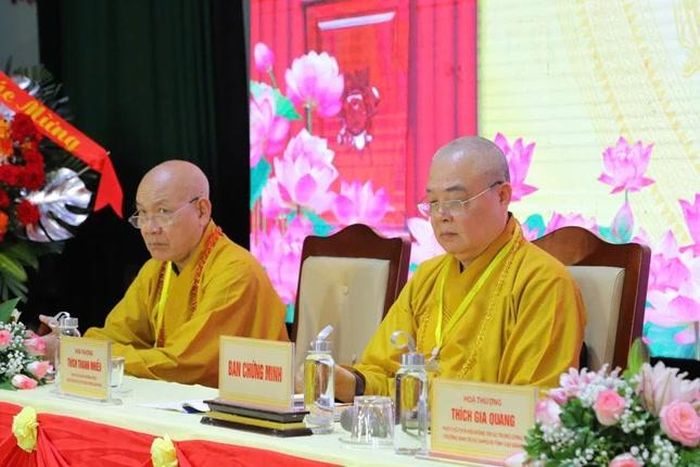 Chư vị giáo phẩm chứng minh