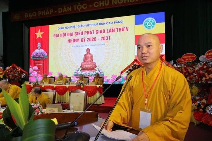 Đại đức Thích An Đạt, Phó Văn phòng Trung ương GHPGVN công bố quyết định của Hội đồng Trị sự trao Bằng Tuyên dương công đức cho tập thể và các cá nhân 