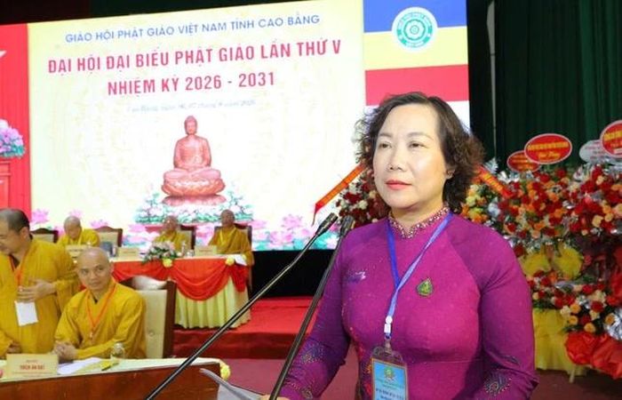 Bà Hà Nhật Lệ phát biểu chúc mừng tân Ban Trị sự