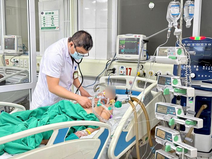 Một ca nhiễm cúm mùa biến chứng nặng phải điều trị tích cực tại Bệnh viện Bệnh nhiệt đới Trung ương.