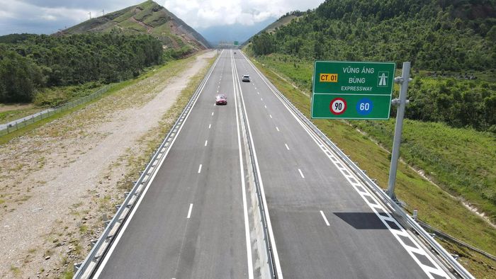 Cao tốc Bắc - Nam qua Hà Tĩnh đang phát huy hiệu quả khai thác, rút ngắn thời gian di chuyển. Tuy nhiên, để mỗi hành trình an toàn vẫn cần sự phối hợp của lực lượng chức năng và ý thức của người tham gia giao thông.