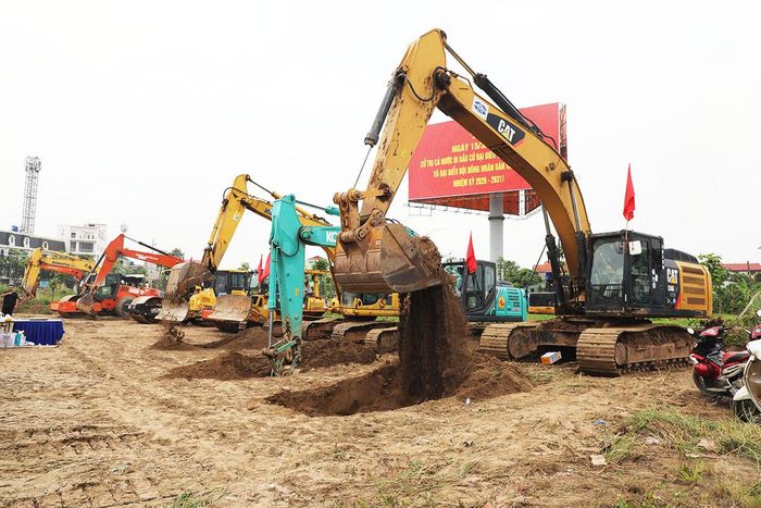 Riêng dự án bồi thường, hỗ trợ, tái định cư, giải phóng mặt bằng của dự án có tổng mức đầu tư khoảng 8 nghìn tỷ đồng. Các hạng mục chính gồm chi trả tiền đất, tài sản trên đất, khu tái định cư, di chuyển hệ thống điện, hệ thống thủy lợi…