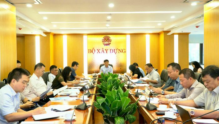 Toàn cảnh cuộc họp về hồ sơ dự thảo Đề án xây dựng Chiến lược phát triển dịch vụ vận tải đến năm 2035, định hướng đến năm 2050.