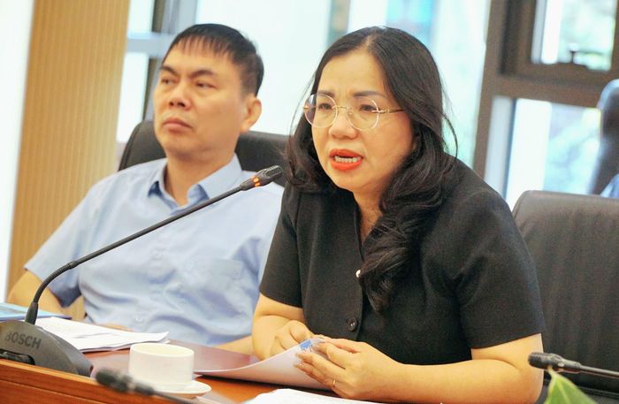 Bà Nguyễn Thị Phương Hiền, Phó giám đốc Học viện Chiến lược, bồi dưỡng cán bộ xây dựng phát biểu tại cuộc họp. 