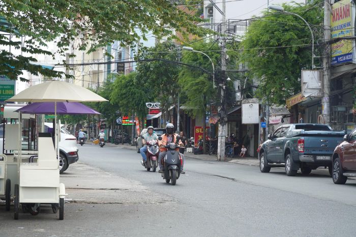 Tổng kinh phí bồi thường, giải phóng mặt bằng ban đầu của dự án hơn 195 tỷ đồng, trong đó ngân sách TP.HCM chi gần 148 tỷ đồng, người dân đóng góp hơn 47,6 tỷ đồng. Sau nhiều lần điều chỉnh, tổng mức đầu tư tăng lên khoảng 680 tỷ đồng, chủ yếu do bổ sung chi phí bồi thường, giải phóng mặt bằng.