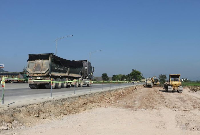 Bộ Xây dựng cho biết Bộ đang chỉ đạo chủ đầu tư tập trung thi công, bảo đảm hoàn thành dự án nâng cấp quốc lộ 46 đúng kế hoạch. (Ảnh minh họa).