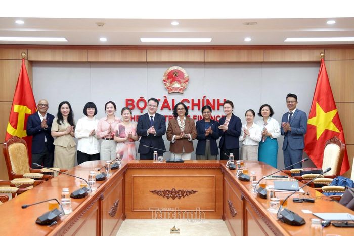 Các đại biểu chụp hình lưu niệm. Ảnh: Đức Minh