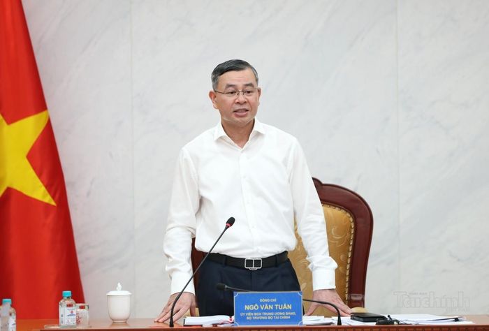Bộ trưởng Bộ Tài chính Ngô Văn Tuấn phát biểu tại hội nghị. Ảnh: Mạnh Tuấn