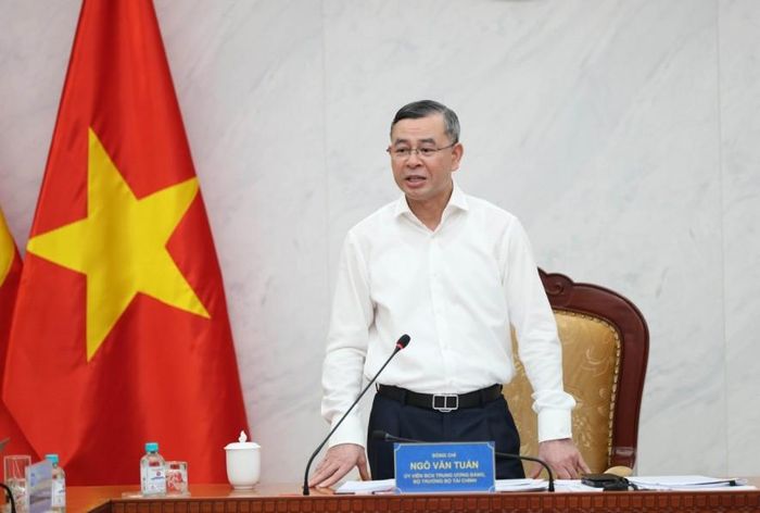 Bộ trưởng Bộ Tài chính Ngô Văn Tuấn phát biểu tại hội nghị. Ảnh: Mạnh Tuấn