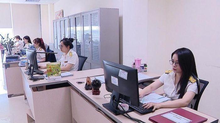 Công chức Thuế TP. Hải Phòng ứng dụng công nghệ thông tin, chuyển đổi số vào công tác kiểm tra thuế. Ảnh: CTV.