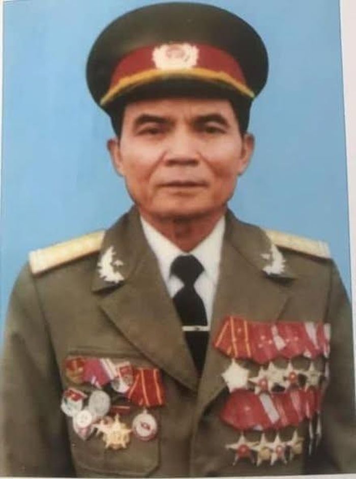 Đại tá Nguyễn Văn Tải nguyên Chánh văn phòng Bộ tư lệnh Đặc công ( người chỉ huy 3 mũi tập kích kho 53 Tổng kho Long Bình 13/8/1972 ) khi đó ông là tiểu đoàn trưởng Tiểu đoàn 9 E113 Đặc công ( Anh Ngô Văn Sơn &amp; Hồ Văn Sinh chỉ huy một mũi ) .-Ảnh ; Lịch sử Lữ đoàn Đặc công 113