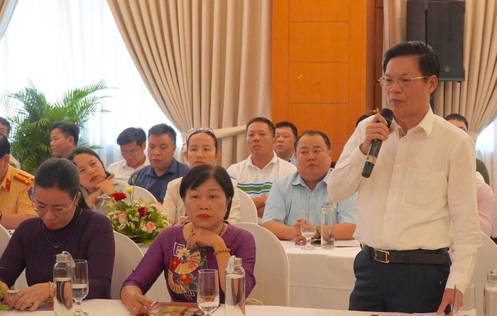 Ông Đinh Mạnh Thắng, Chủ tịch Hiệp hội Du lịch TP. Huế trả lời kiến nghị của các doanh nghiệp.