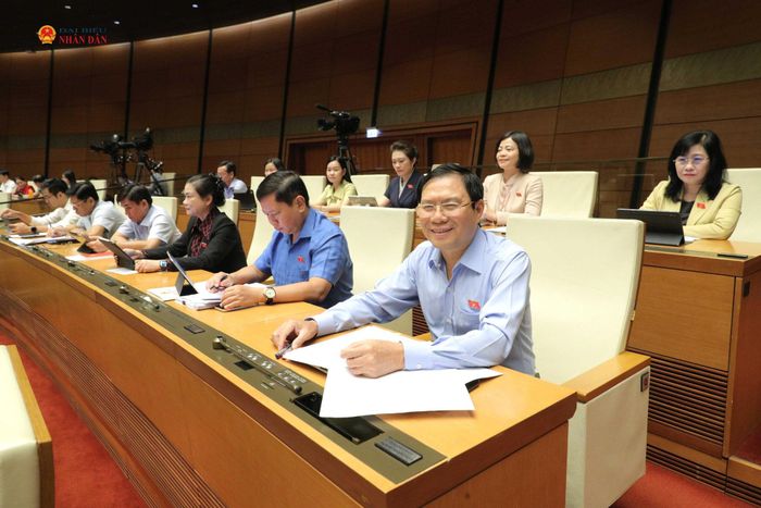 Các đại biểu tham dự phiên họp. Ảnh: Hồ Long