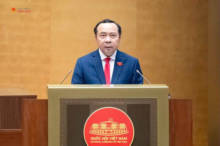 Bộ trưởng Bộ Khoa học và Công nghệ Vũ Hải Quân trình bày Tờ trình dự án Luật. Ảnh: Phạm Thắng