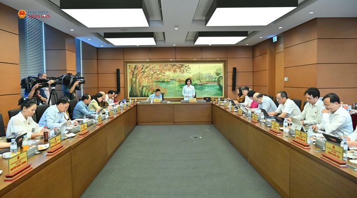 Quang cảnh thảo luận tại Tổ 1. Ảnh: Quang Khánh