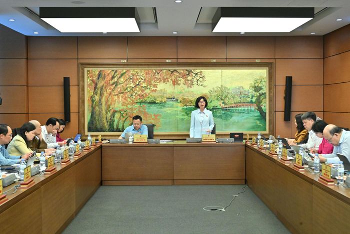 Quang cảnh thảo luận tại Tổ 1. Ảnh: Quang Khánh