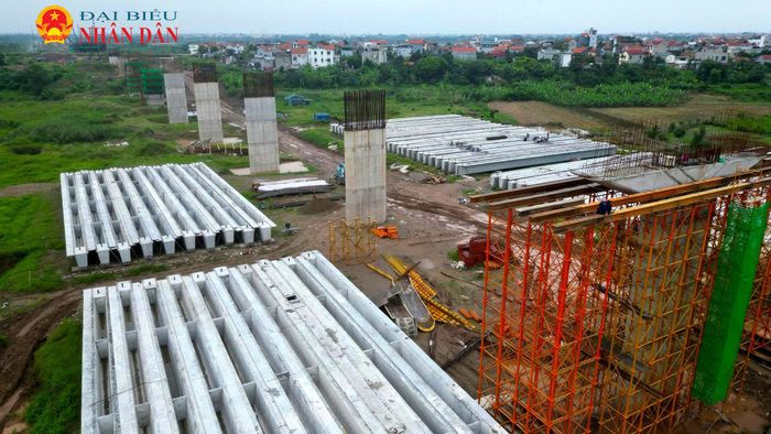 Các nhà thầu đang phấn đấu hoàn thành dự án vào tháng 7/2027 theo đúng kế hoạch thành phố giao