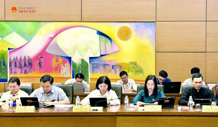ĐBQH tỉnh Lâm Đồng tham dự phiên thảo luận tại tổ