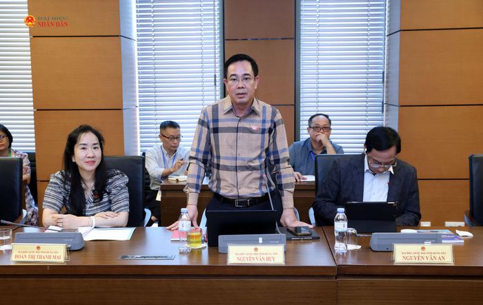 ĐBQH Nguyễn Văn Huy (Hưng Yên) phát biểu thảo luận tại Tổ 5