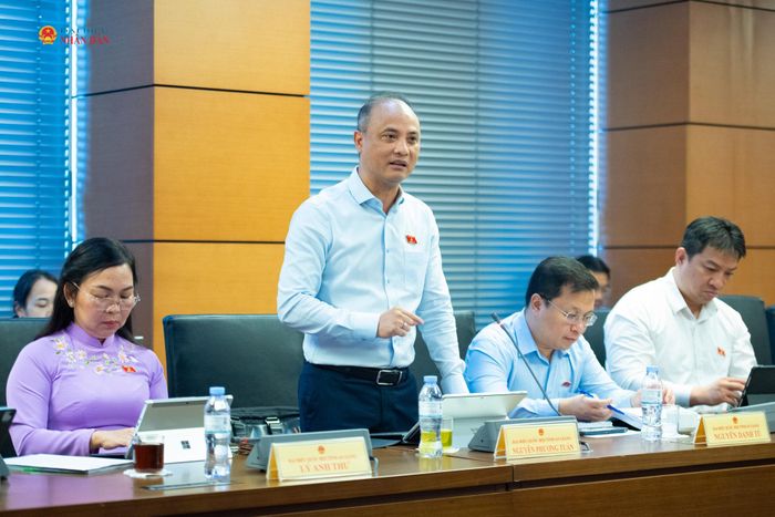 ĐBQH Nguyễn Phương Tuấn (An Giang) phát biểu thảo luận tại Tổ 13