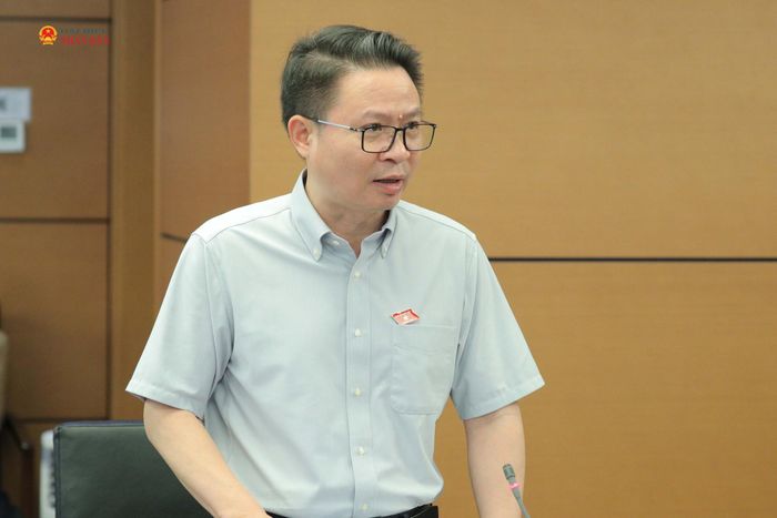 ĐBQH Nguyễn Minh Tuấn (Phú Thọ) phát biểu thảo luận tại Tổ 15. Ảnh: Hồ Long