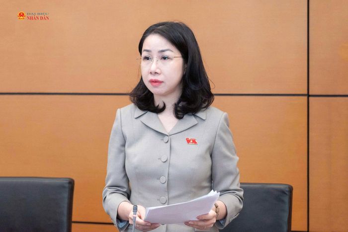 ĐBQH Phan Thị Thùy Linh (Thanh Hóa) phát biểu. Ảnh: Lâm Hiển